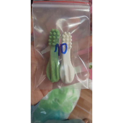 Mài răng thơm miệng hình bàn chải cho hamster