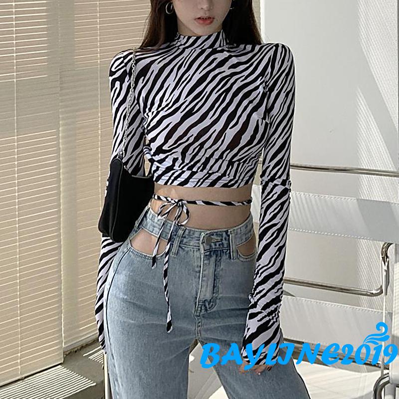 Áo croptop tay dài cổ cao hở lưng in họa tiết ngựa vằn màu đen dành cho nữ