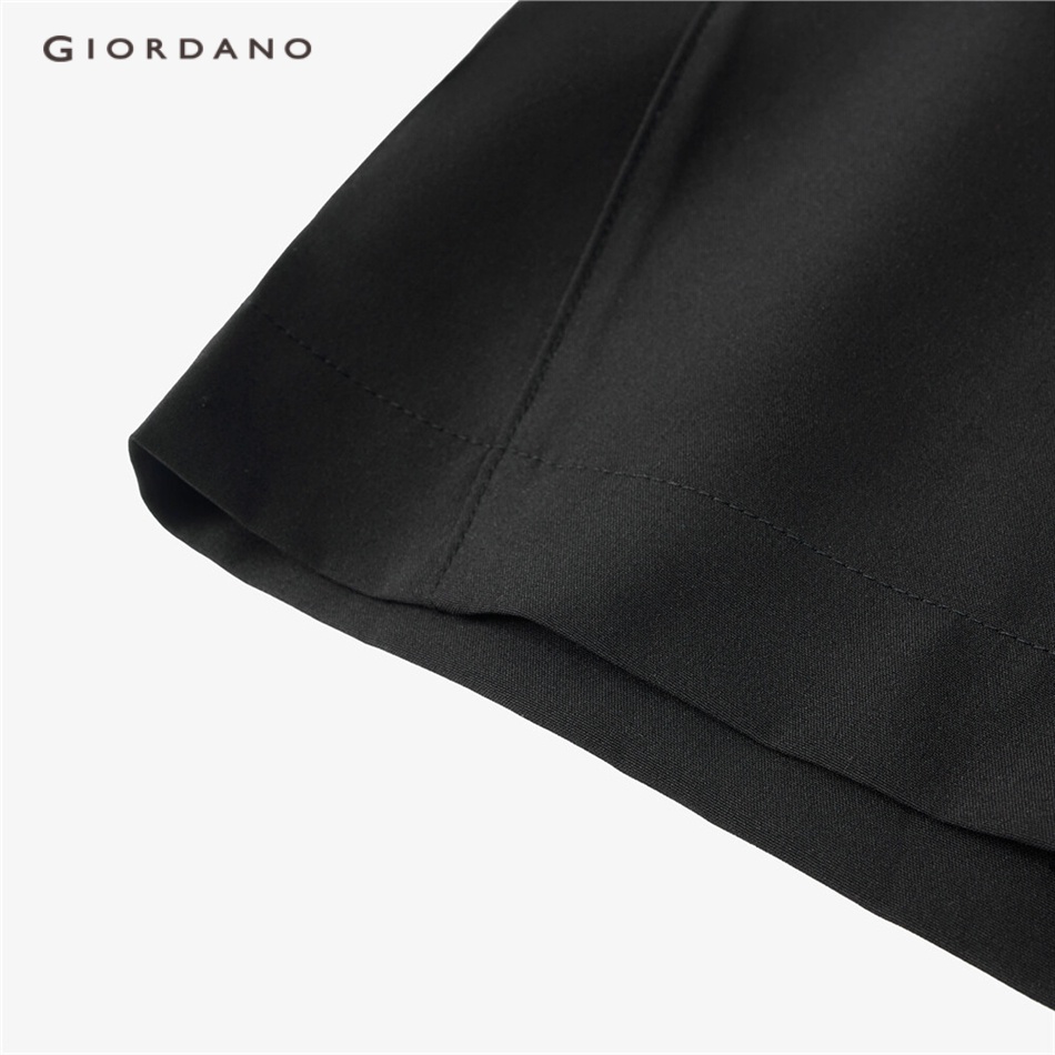 Quần short GIORDANO 13102222 giản dị lưng thun mỏng nhẹ chất vải đàn hồi thoải mái mùa hè cho nam