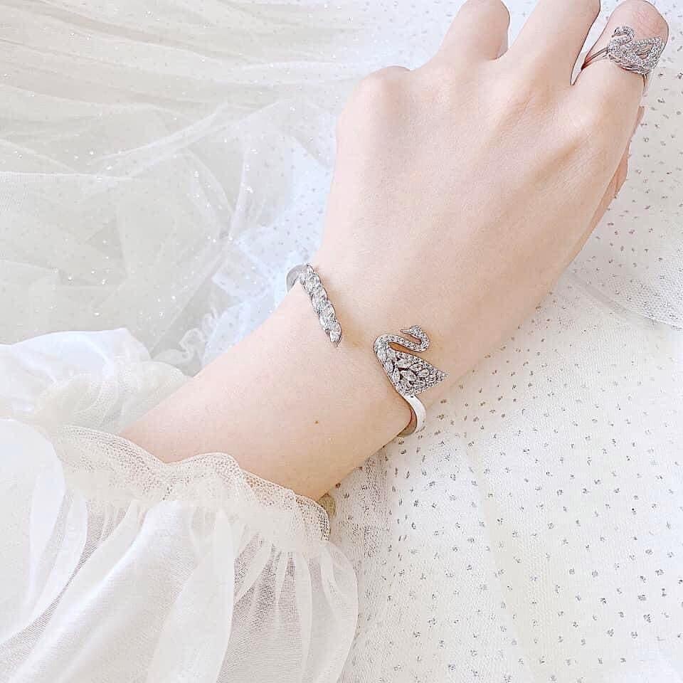 Trang sức Swarovski, Vòng tay thiên nga trắng dáng lắc tinh tế, sang trọng fullbox_thien_nga_viet_nam