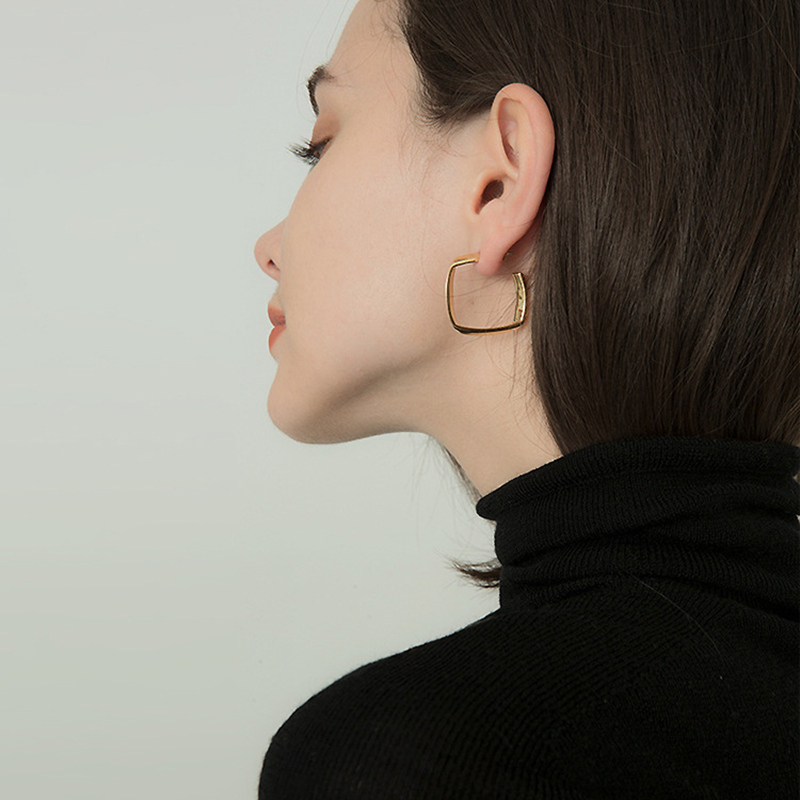 Khuyên tai nữ dạng tròn thiết kế độc đáo chất lượng cao