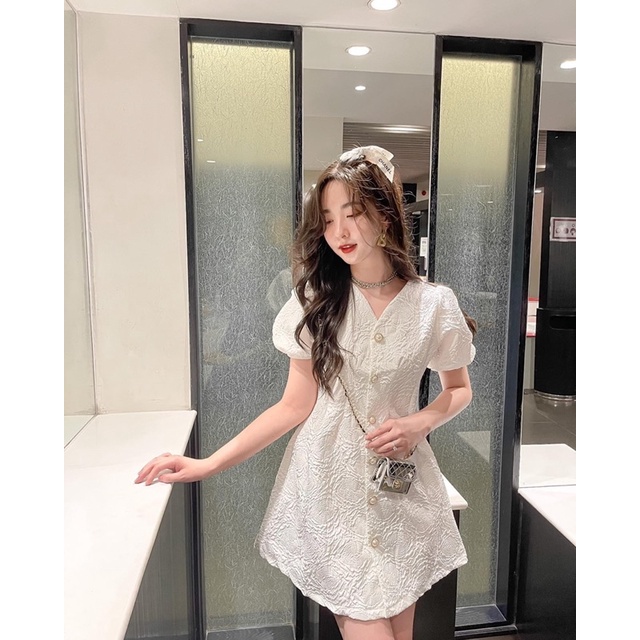 Váy gấm khuy ngọc
