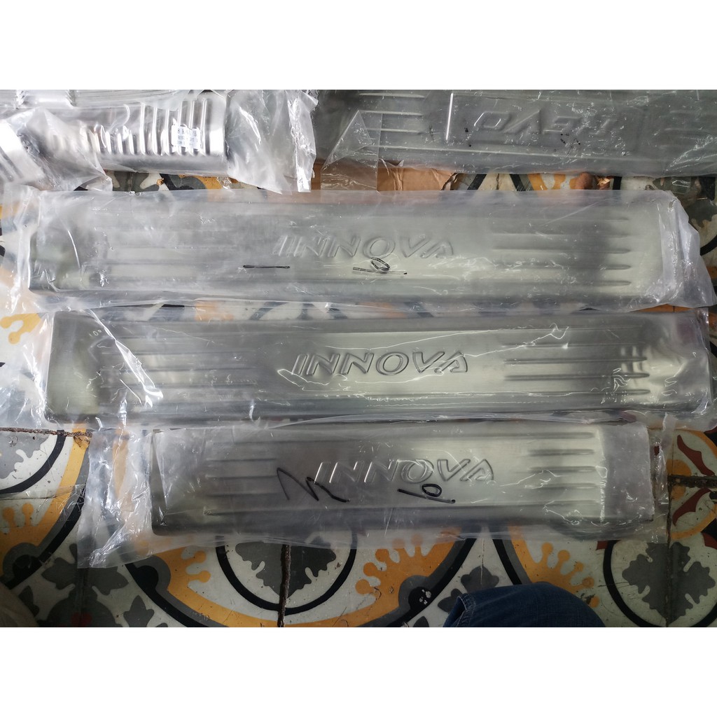 [Mã LIFEAU5SALE giảm 20k đơn 50k] Ốp Bậc chân, Nẹp bước chân Trong, Ngoài xe innova 2017/2019/2020 Mẫu inox