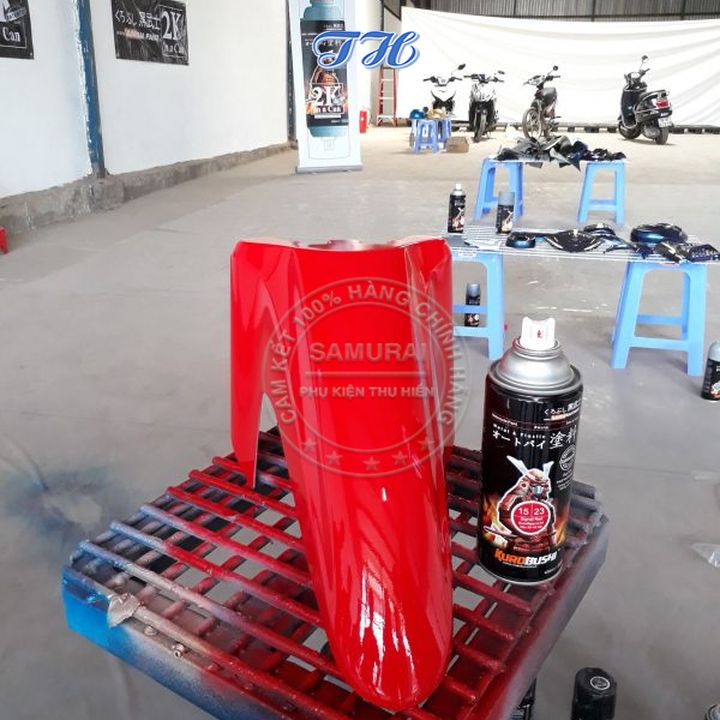 Sơn Xịt Samurai chuyên dùng cho xe máy màu đỏ nổi bật 15/23 chống cháy, chống rạn nứt, vòi xịt chống chảy