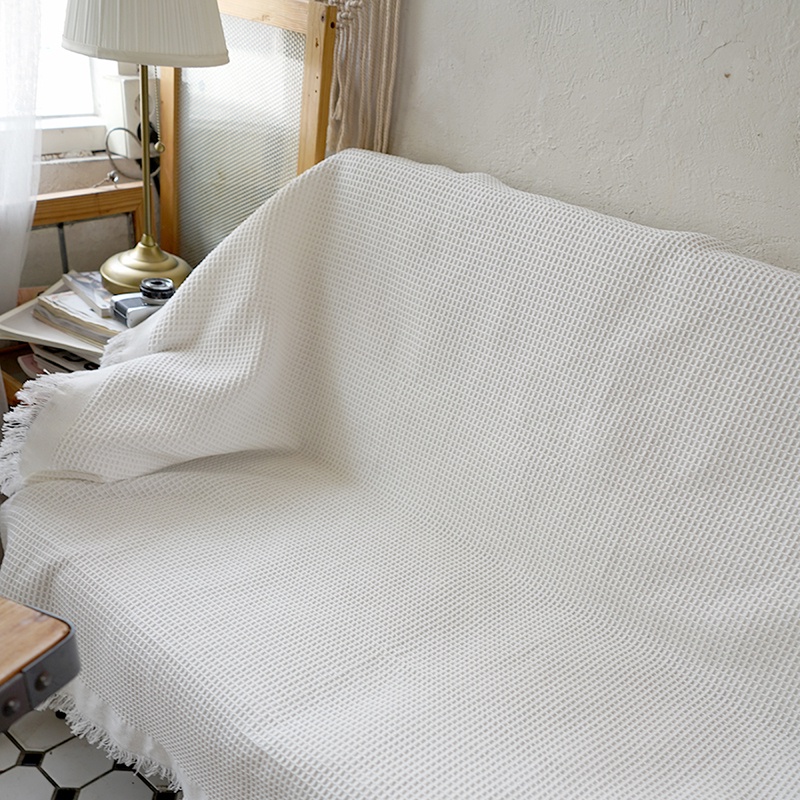 Chăn phủ sofa mềm mại phối tua rua đơn giản