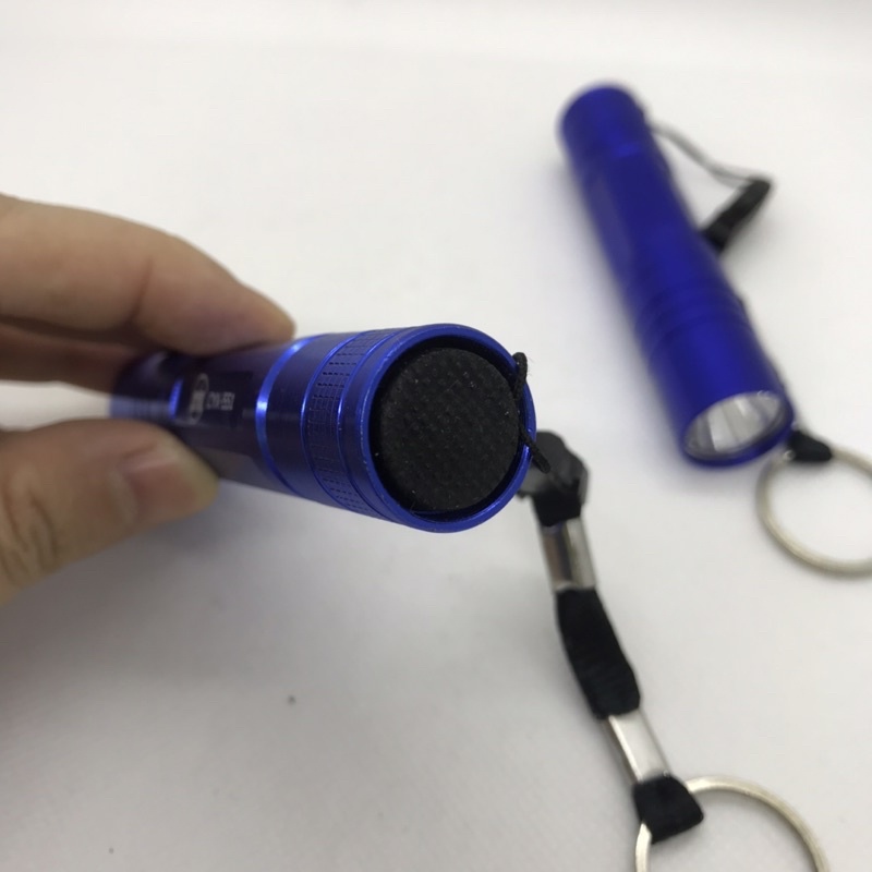 Đèn pin LED cầm tay siêu sáng CYX-551 dùng 1 viên pin tiểu AA  màu ngẫu nhiên