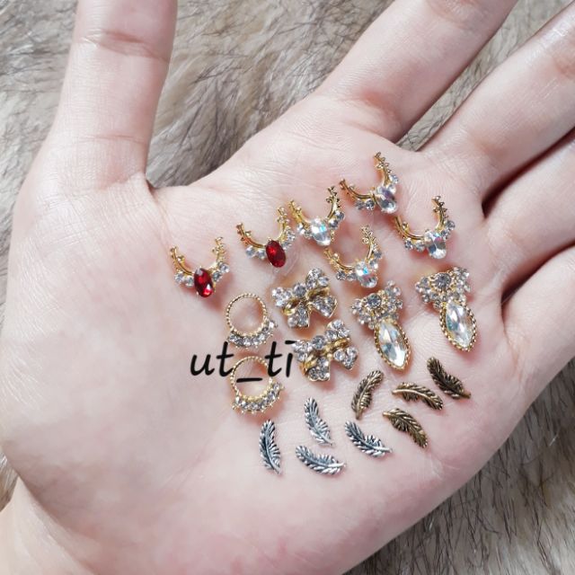 Charm lá lông vũ mã 4