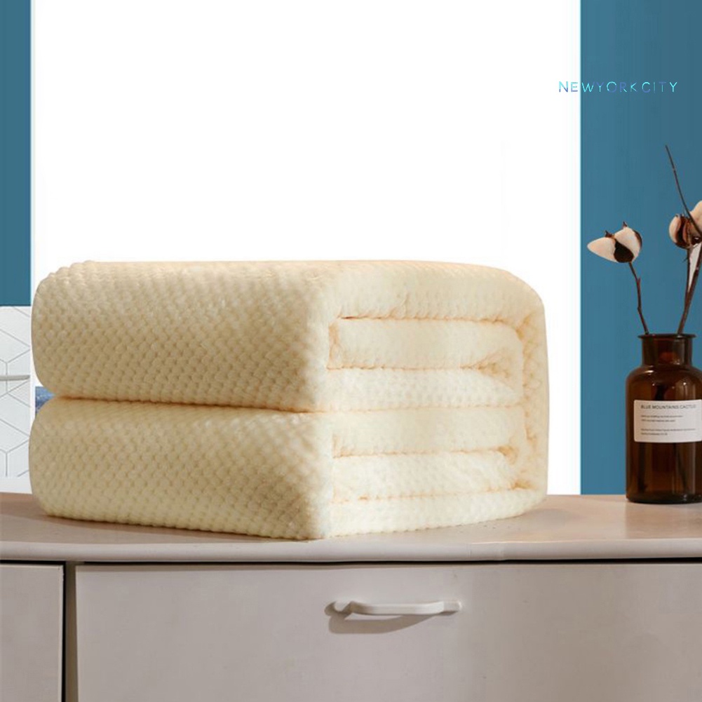 Chăn Trải Giường / Sofa Vải Flannel Mềm Mại Phối Lưới Họa Tiết Quả Dứa Ấm Áp