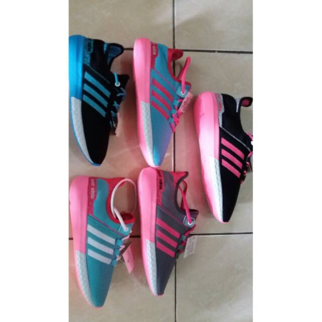 Giày chạy bộ Adidas thời trang