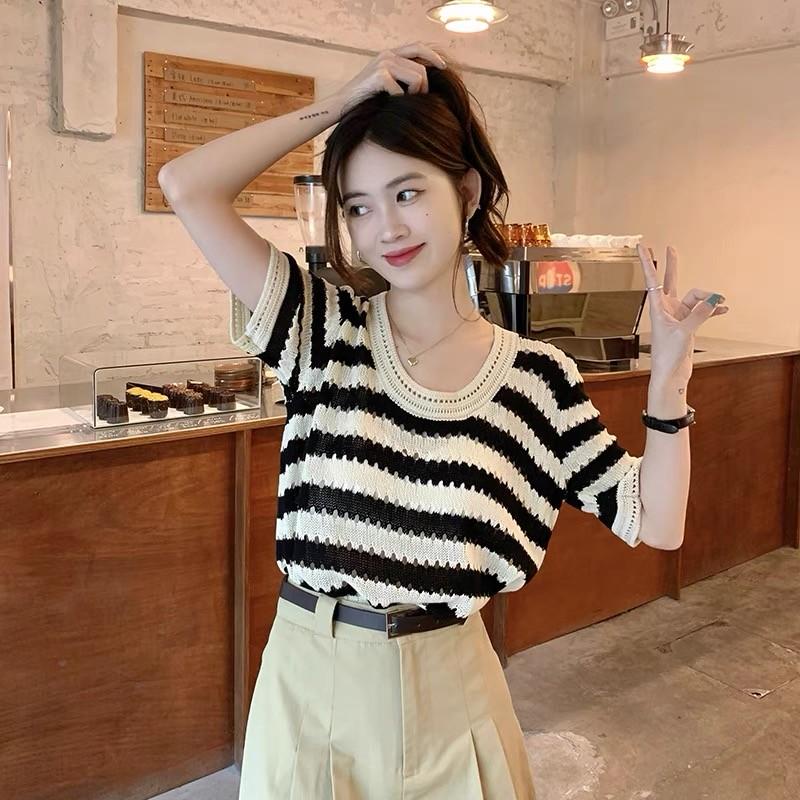 MS753 Áo len lỗ mongtoghi cộc tay kẻ ngang cổ tròn