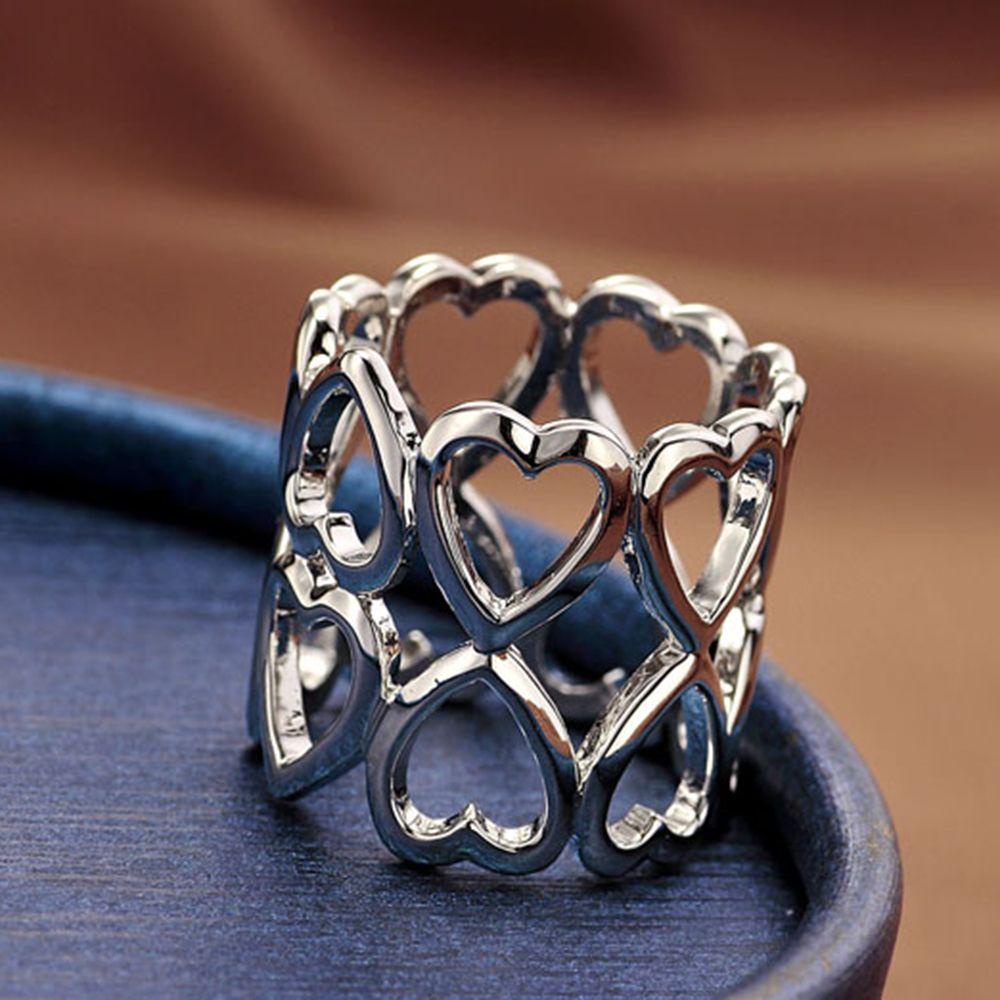 Ghim Cài Áo Hình Trái Tim Rỗng Bằng Lụa Xinh Xắn