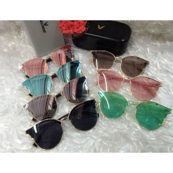 Kính mát nữ -V- đẹp 8102(màu đen)
