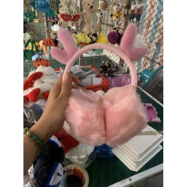 Bịt tai sừng hươu màu hồng.