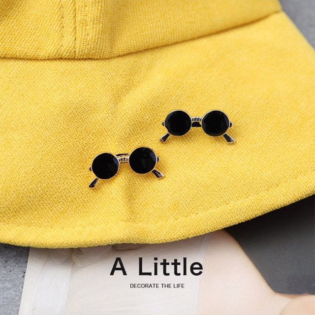 Huy hiệu hình kính cute