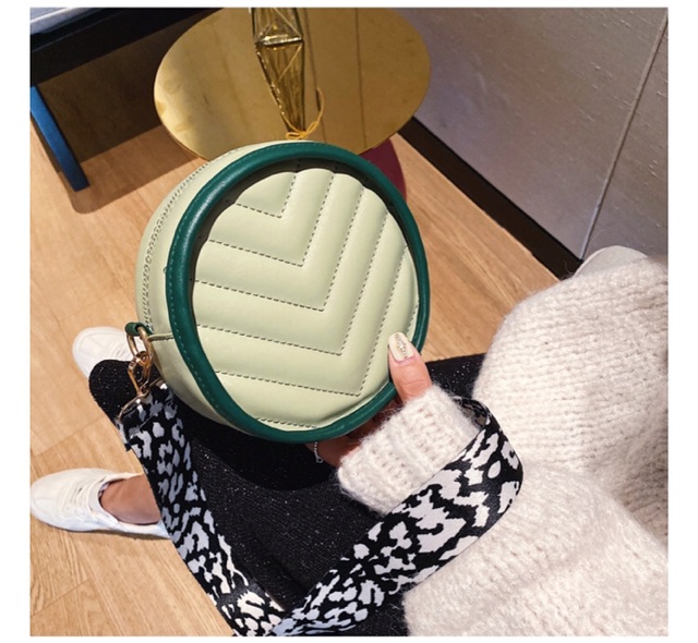 Túi đeo chéo kiểu dáng lá tròn xinh xắn