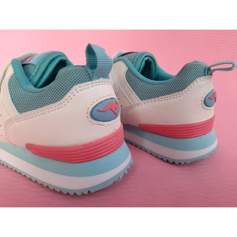 Giày xuất cho bé