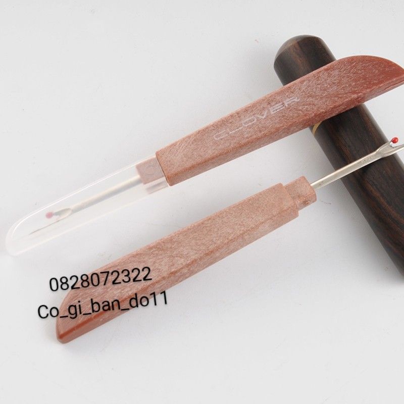 Cây Tháo Chỉ/ Rạch Khuy Lớn Cán Nhựa Giả Gỗ Vuông.