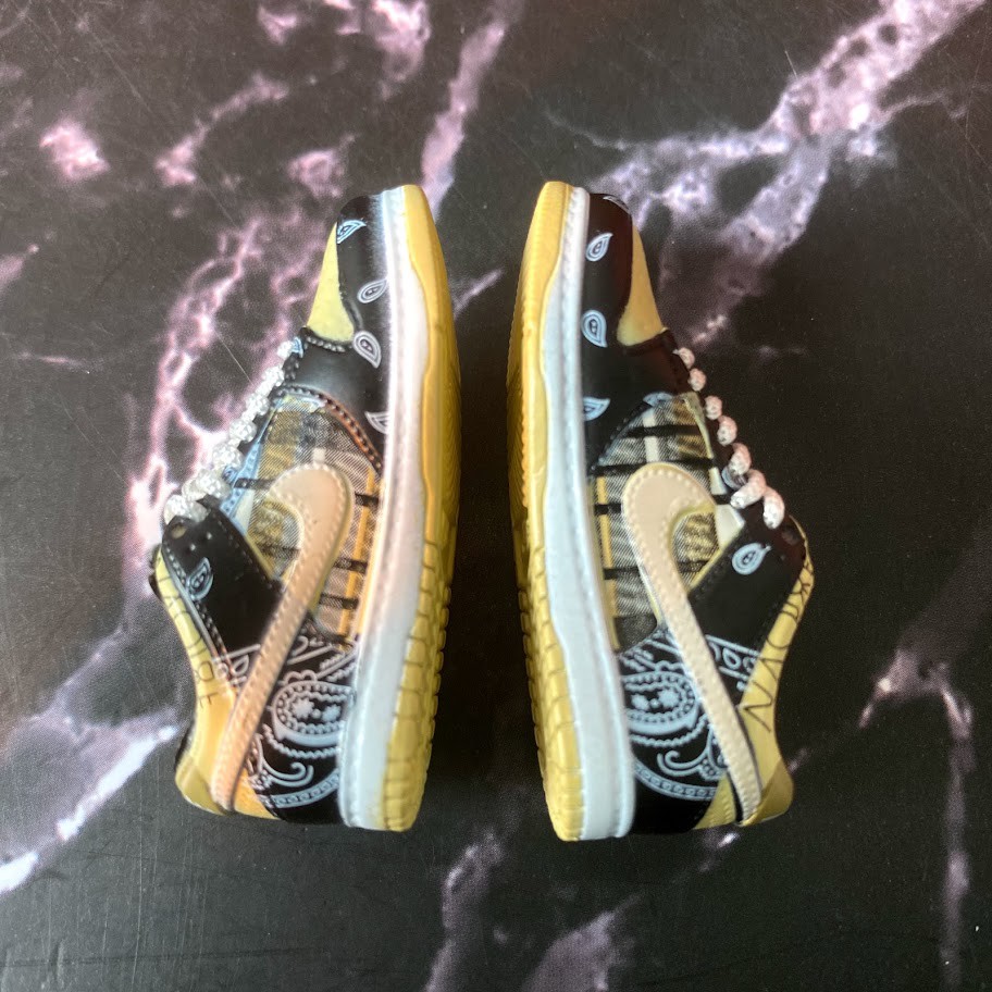 Móc khóa giày Nike SB - Dunk Low Travis Scott