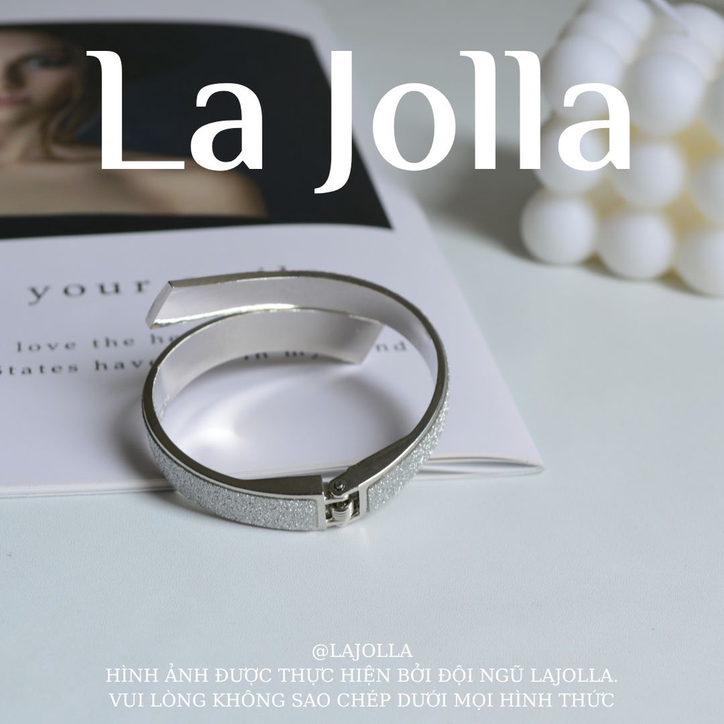 Vòng đeo tay lắc tay thiết kế đơn giản