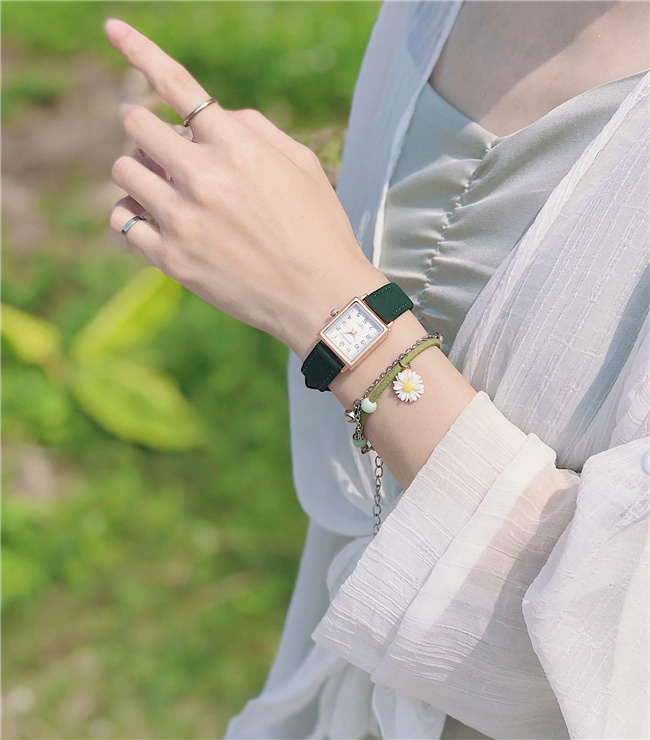 [Rẻ vô địch]  Đồng Hồ nữ Doukou mặt vuông bản nhỏ dây da lì retro mặt số Ảnh thật | BigBuy360 - bigbuy360.vn