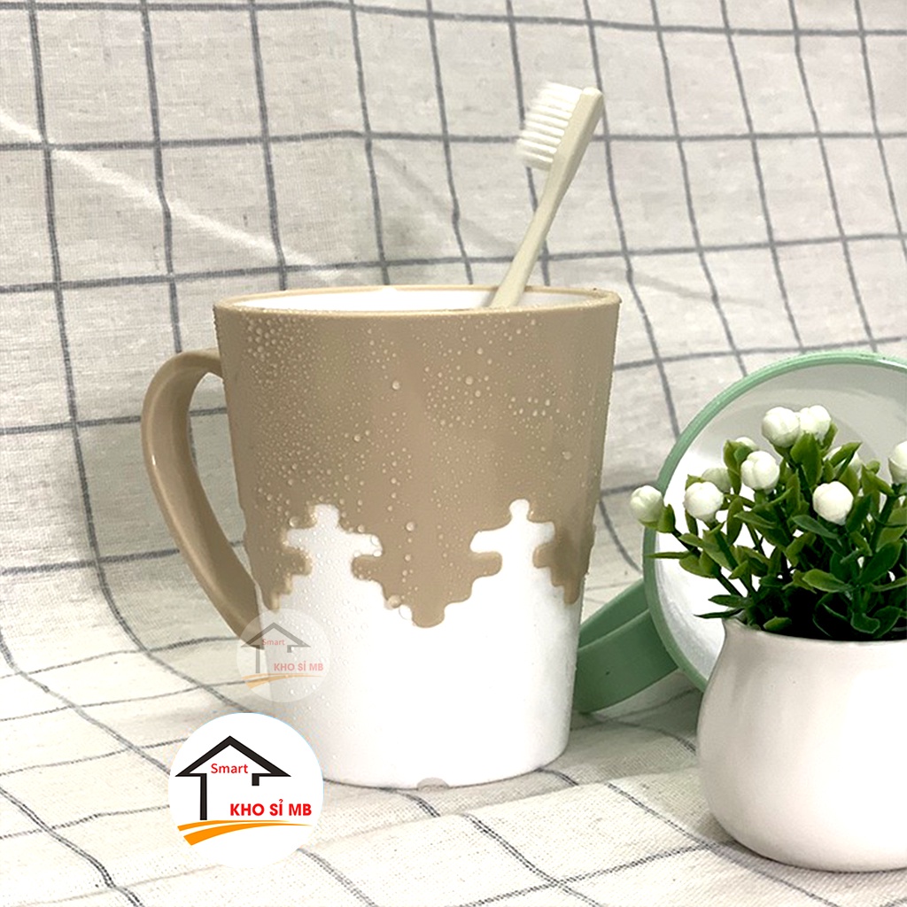 Cốc nhựa uống nước 2 màu, ly nhưa Việt Nhật chịu nhiệt, có quai cầm cao cấp kho sỉ mb