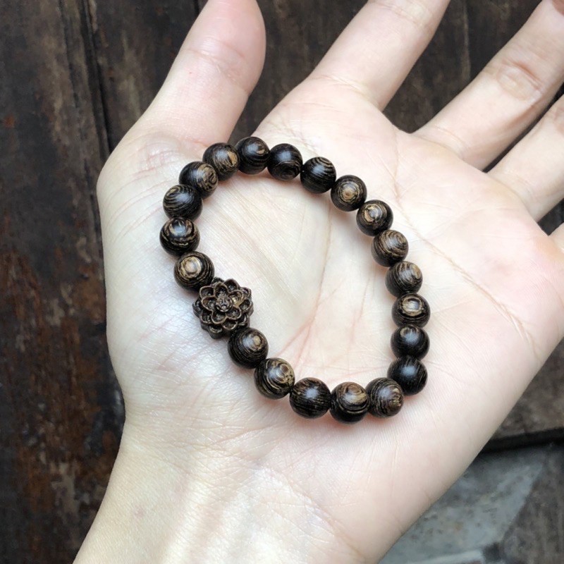 Vòng tay trầm sánh chìm phối hoa sen hạt tám ly