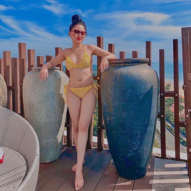 Bikini tam giác vàng sexy