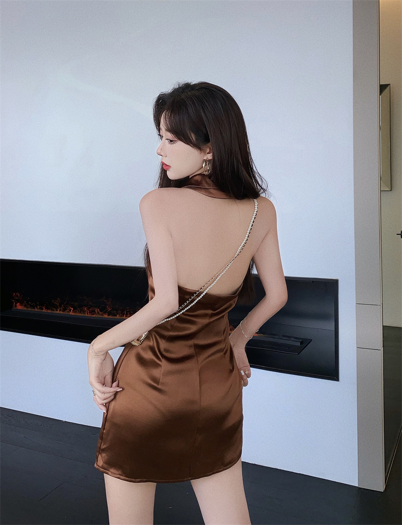 Đầm Sát Nách Chất Satin Thiết Kế Quyến Rũ Thời Trang | BigBuy360 - bigbuy360.vn