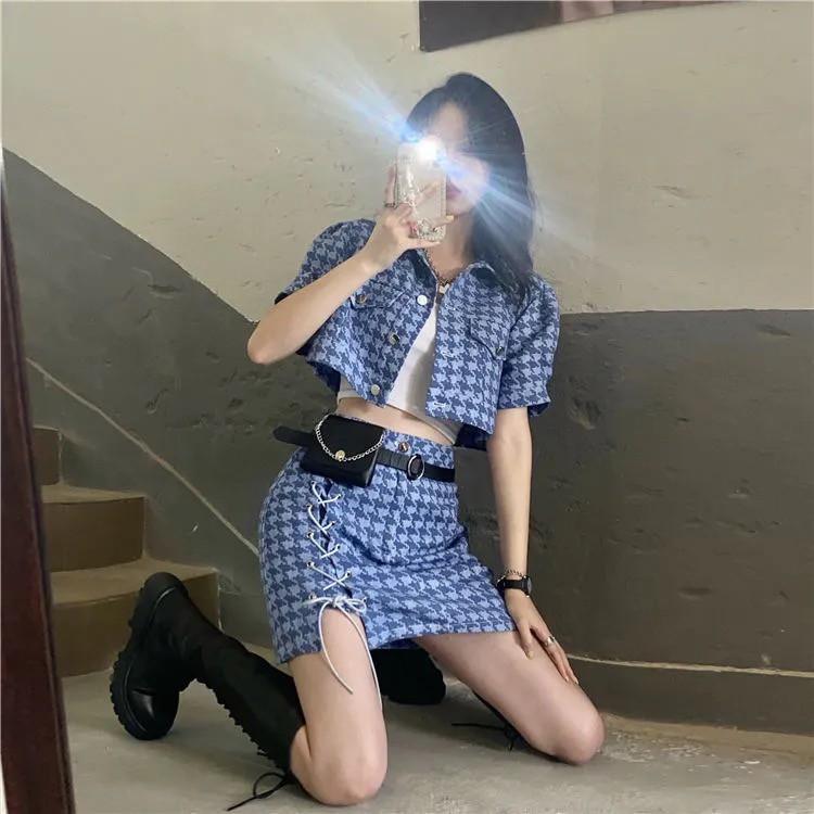 Set áo croptop khuy cài và chân váy chữ A dây rút hoạ tiết màu xanh SẴN