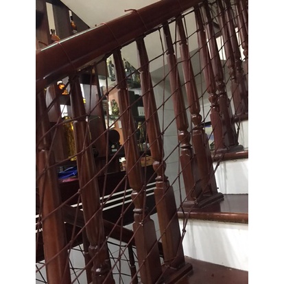 Lưới chắn cầu thang màu nâu 80cmx10m, ô lưới 10x10cm