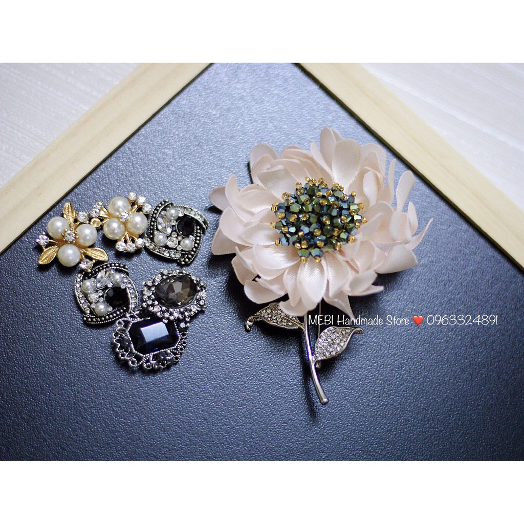 (Ảnh thật) Hoa cúc cài áo handmade cành lá gắn đá sang chảnh