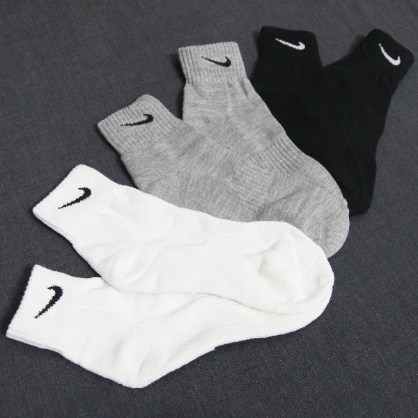 Tất thể thao Nike cổ cao