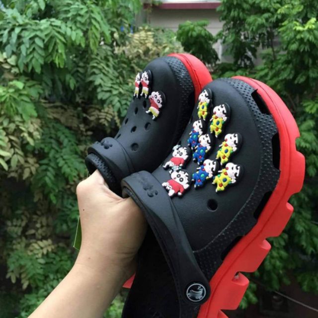 Dép lỗ đi mưa
