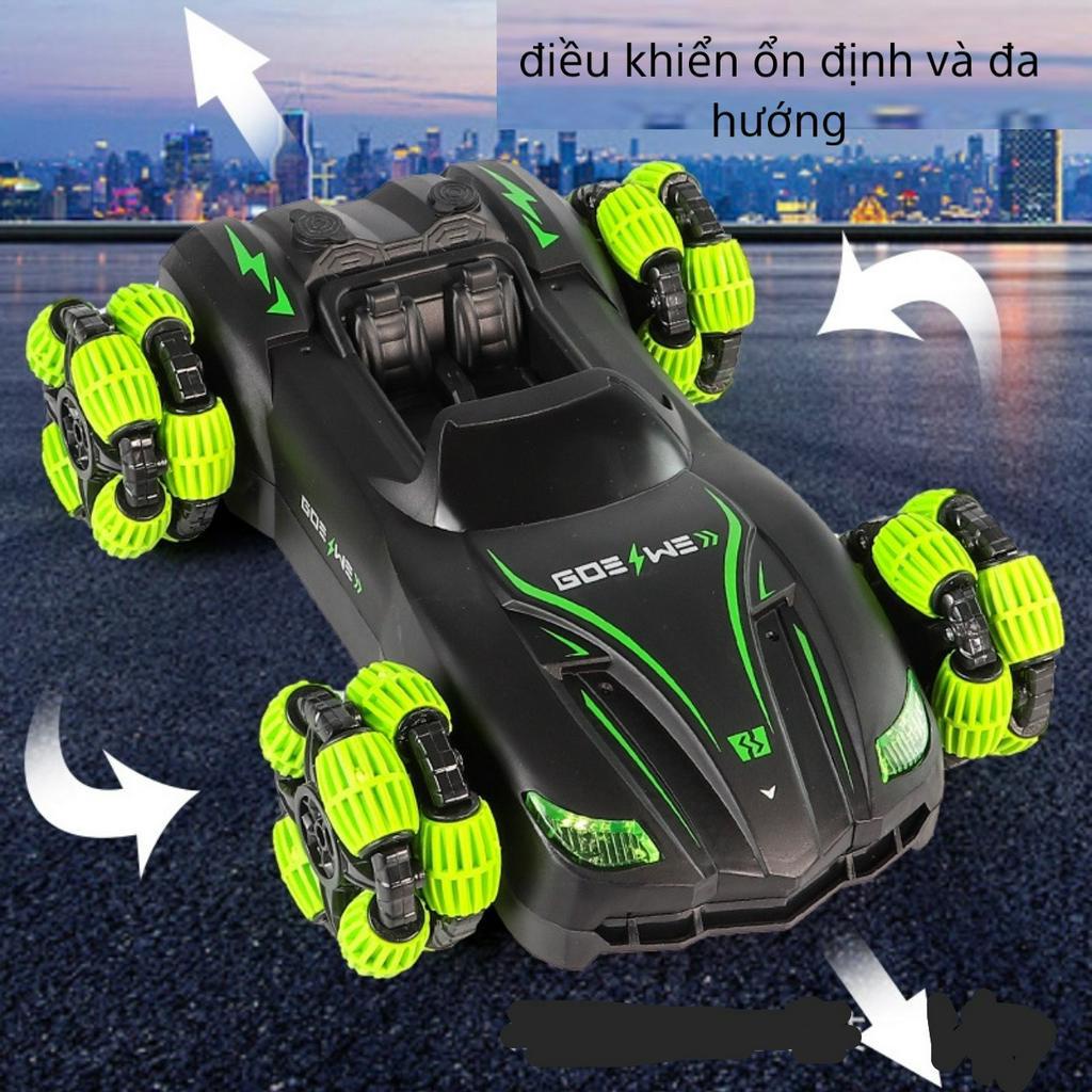ÔTÔ ĐIỀU KHIỂN TỪ XA XE KIỂU DÁNG XE ĐUA CÓ CHỨC NĂNG PHUN SƯƠNG KÉP CHO BÉ TRAI HOẶC GÁI KEM CÁP SẠC ĐIỆN USB