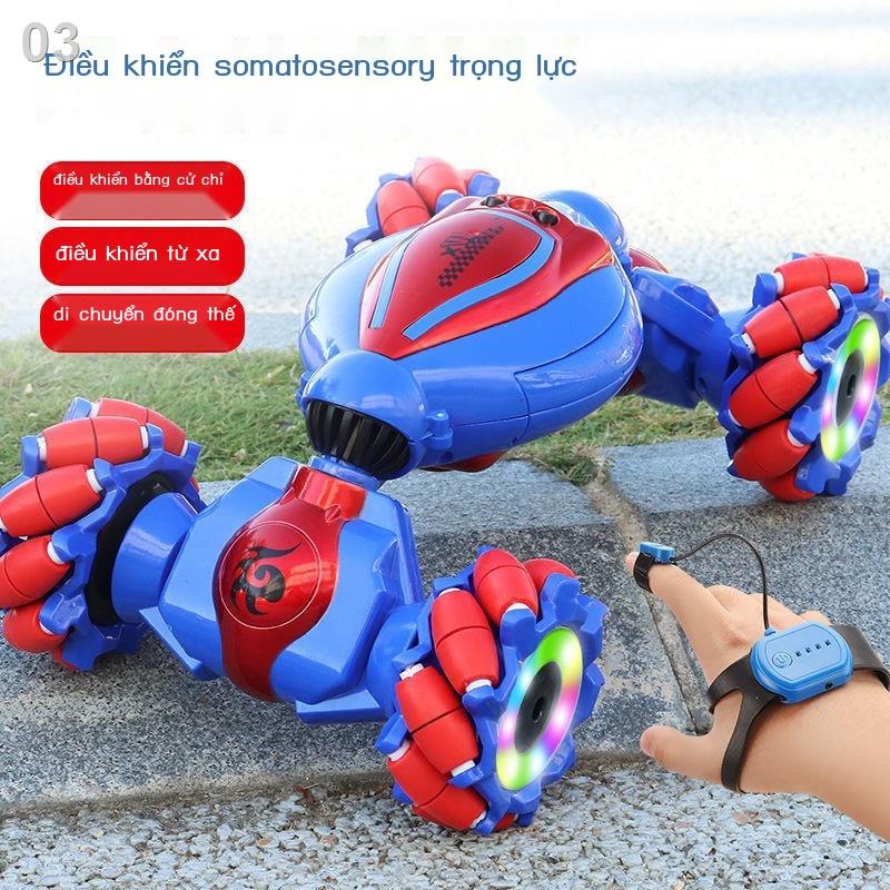 Cử chỉ cảm ứng biến dạng điều khiển từ xa xe hơi ngón tay đồng hồ xoắn địa hình đồ chơi trẻ em cậu bé