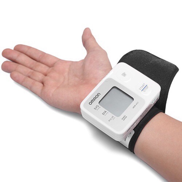 Máy đo huyết áp cổ tay tự động OMRON Hem-6121