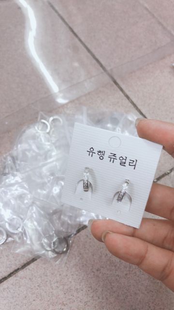 BÔNG TAI TITAN MẠ VÀNG - KHUYÊN TRÒN ĐÍNH ĐÁ