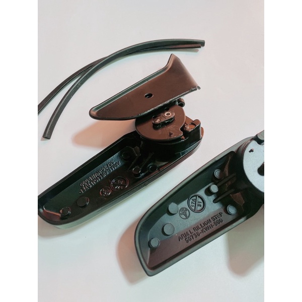 Cặp gác chân sau Vespa Sprint màu đen nhám, hàng đẹp sắc nét phụ kiện như hình