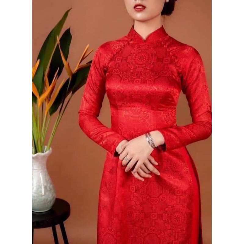 Áo dài gấm đỏ kèm quần