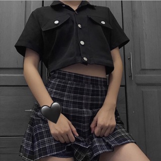 Áo sơ mi croptop túi hộp phối nút sắt
