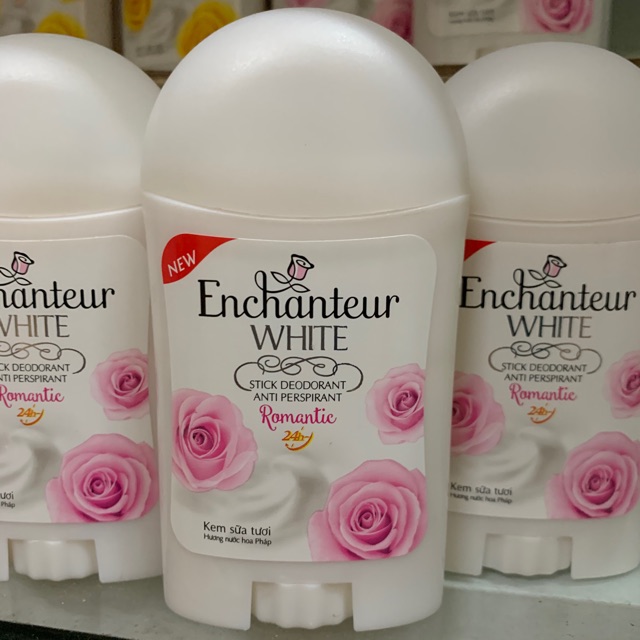 Sáp khử mùi Enchanteur Romantic mầu hồng