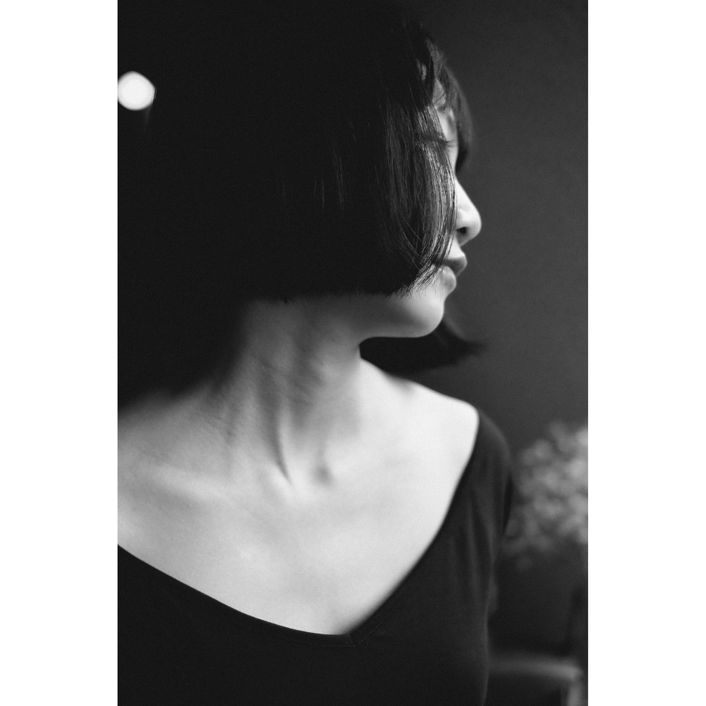 Tenratvui - Áo thun đen Little Black Tee cổ tim bẹt vai