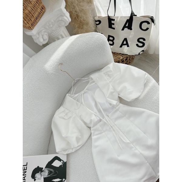 ĐẦM TRẮNG TAY PHỒNG KHOÉT LƯNG