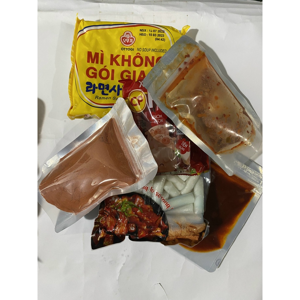 combo bánh gạo topokki jofood bánh gạo 500g sốt. mì không vị .100g sốt  kim chi .xúc xích