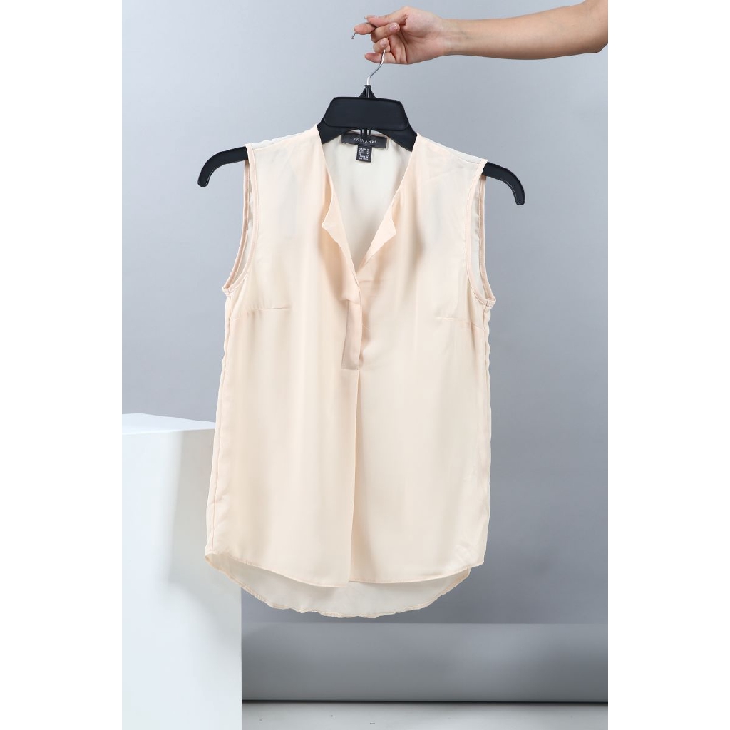 Áo sát nách cổ V nhiều họa tiết PR1MARK