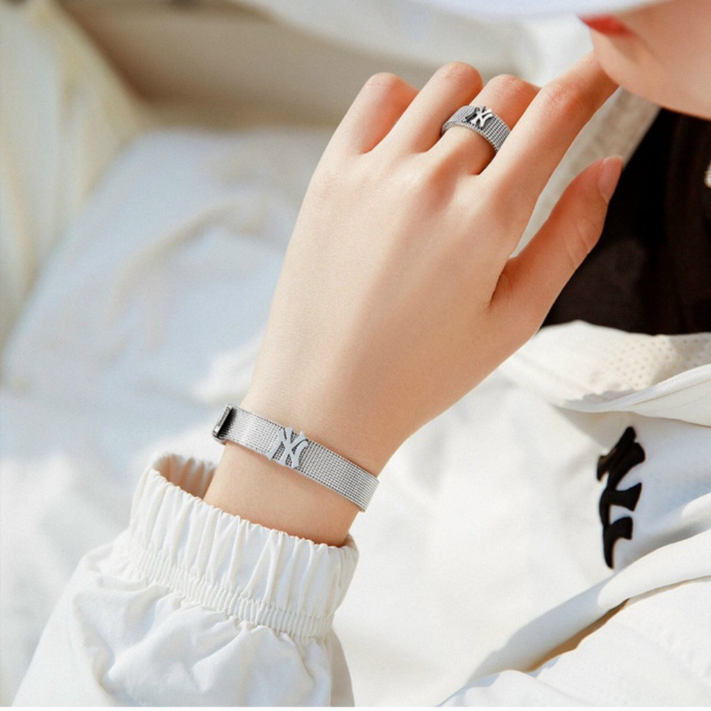 Vòng đeo tay unisex nam nữ MLB chất titan cao cấp không gỉ sáng bóng bền đẹp