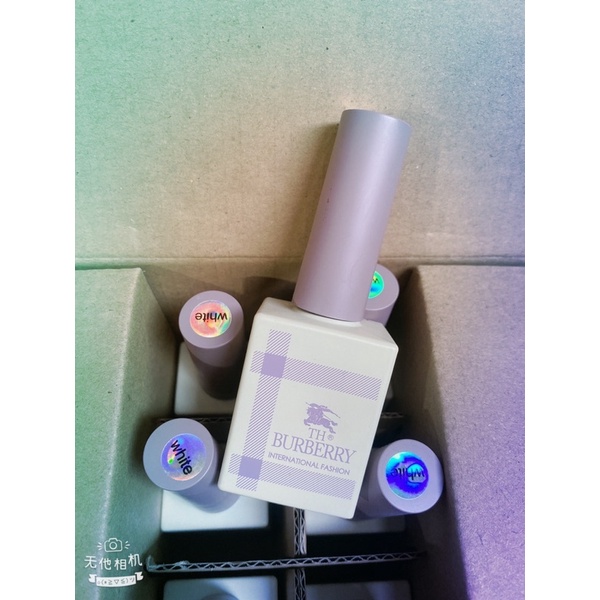 Sơn gel BURBERRY trắng, trắng sữa, đen