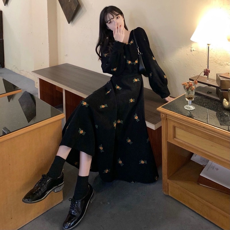 Đầm Nhung Dài Tay Cổ Vuông In Họa Tiết Xinh Xắn Theo Phong Cách Thu Đông