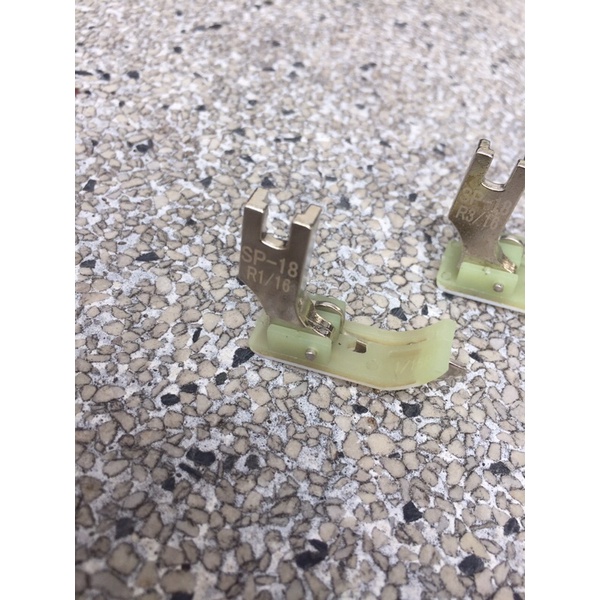 Chân vịt mí SP 18 nhựa ( chân vịt mí có gờ) sử dụng cho máy may công nghiệp 1 kim