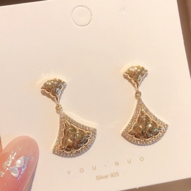 bông tai thả dáng tiểu thư, khuyên tai phong cách hàn quốc